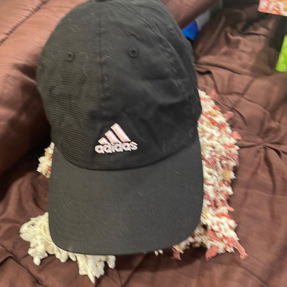 Ladies Adidas baseball cap black with light pink logo